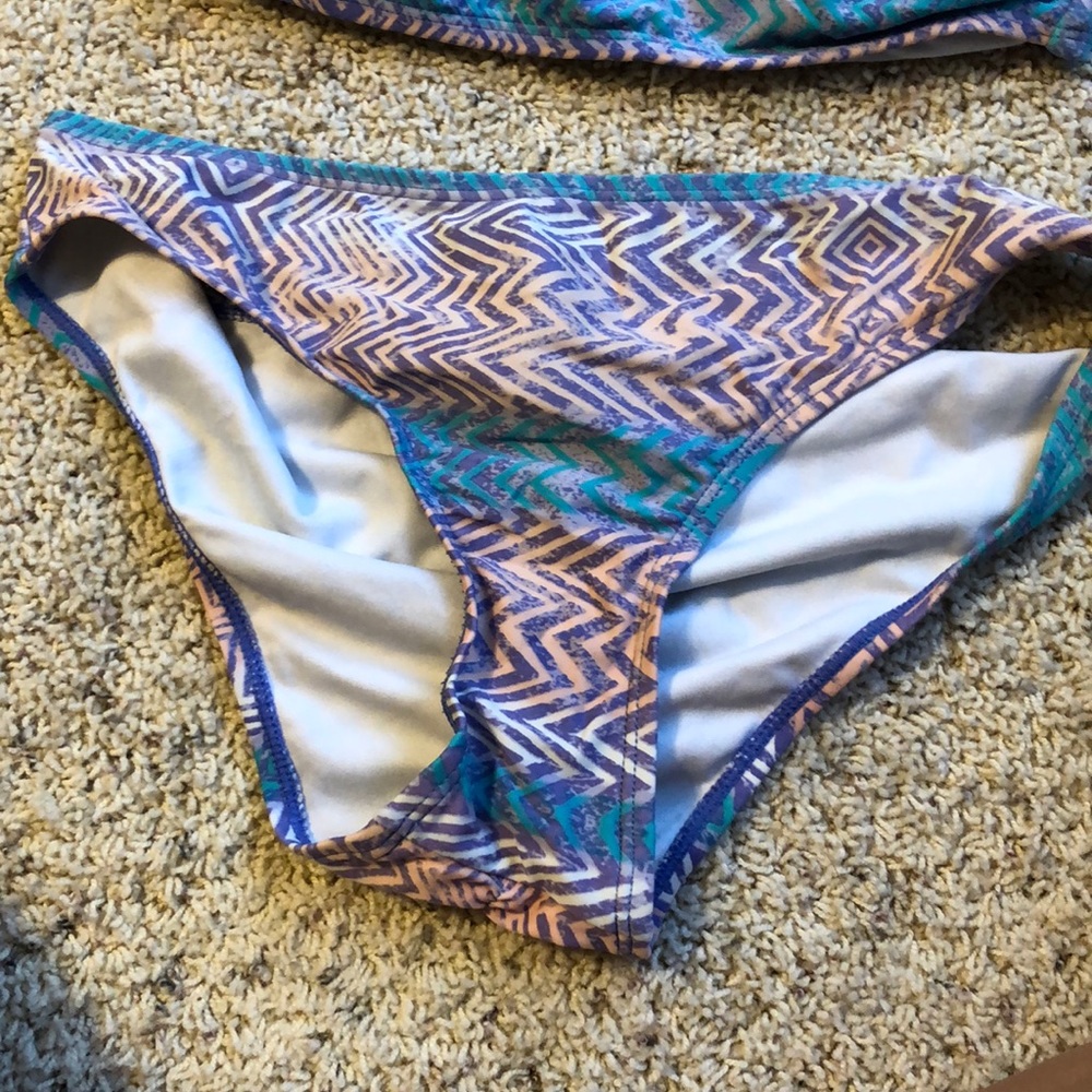 Bikini - Picture 2 of 5